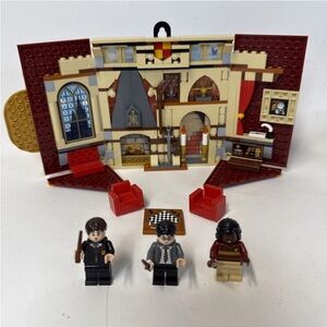 Lego RETIRED “Gryffindor™ House Banner” Set